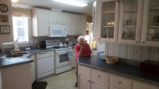 Illustration for article titled This Amazing Grandma Really Knows How To Sell A House